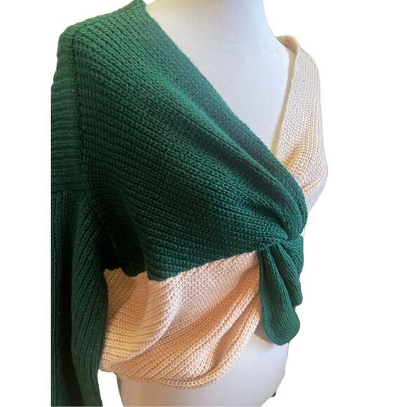 No Boundaries Green/Beige Color Block Knit Twist V-Neck Acrylic Cropped Long Sle - Picture 12 of 14